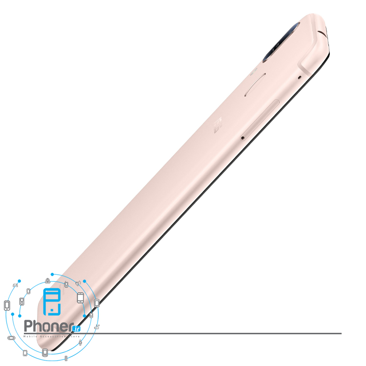 نمای درگاه سیم کارت در گوشی موبایل ASUS ZB555KL Zenfone Max M1 رنگ طلایی