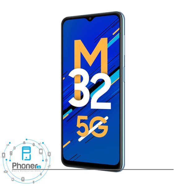 نمای کناری صفحه نمایش گوشی موبایل Samsung Galaxy M32 5G در رنگ آبی